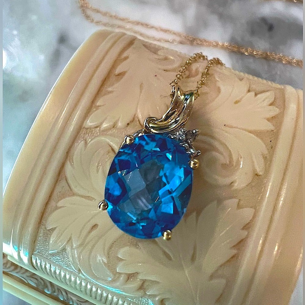 Vintage Solid 10K Gold Swiss Blue Topaz & Diamond Pendant on 18 inch 10K Chain - Picture 6 of 17